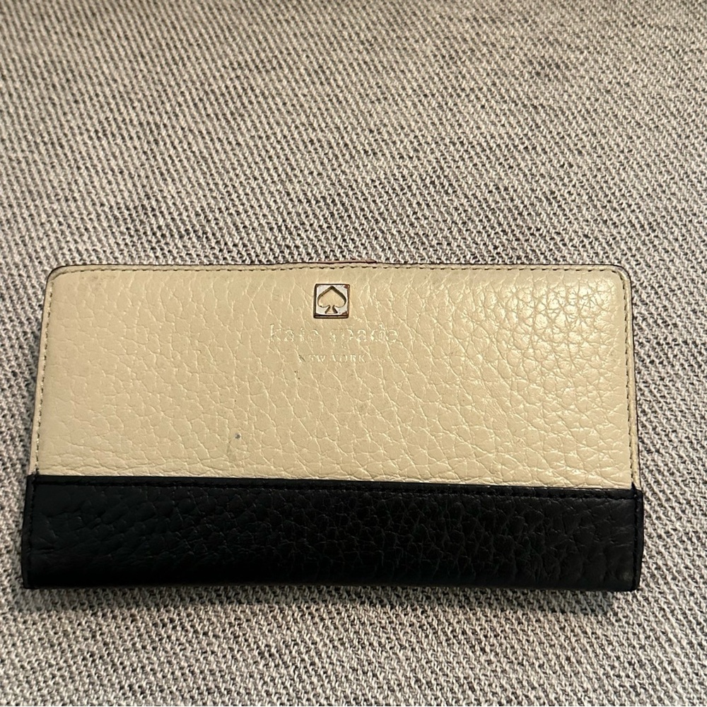 Kate Spade Cream and Black Wallet